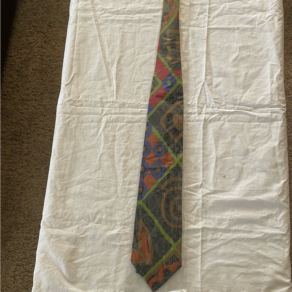 New Vintage 1980’s Maga Bright Abstract 100% Silk Tie Made in Italy - Picture 2 of 5